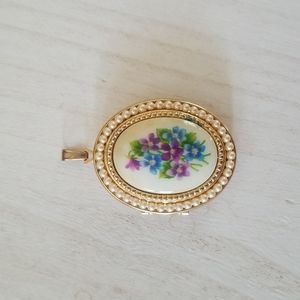 Vintage Floral Faux Pearl Locket